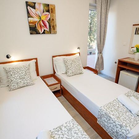 Rooms Magnolia With Pool Novalja Exterior foto