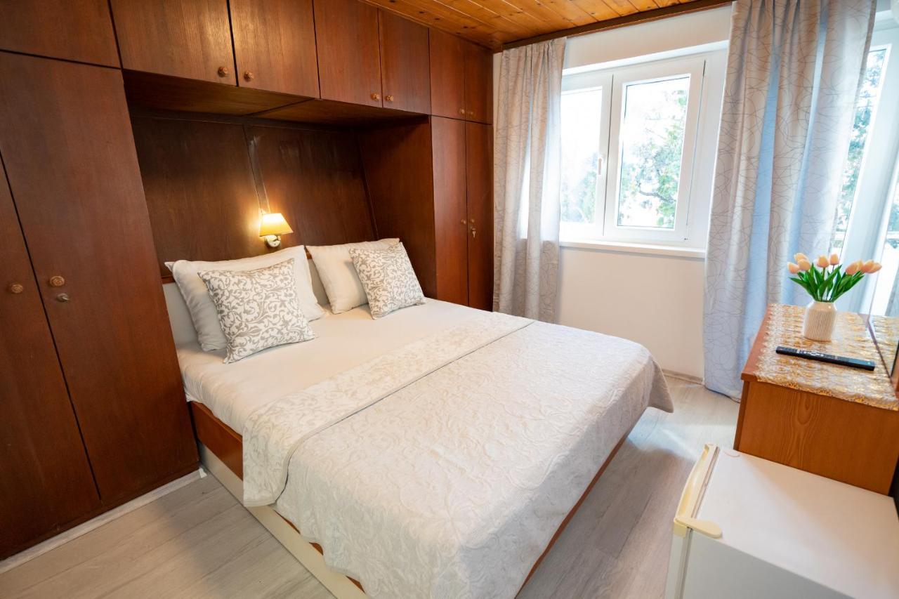 Rooms Magnolia With Pool Novalja Exterior foto