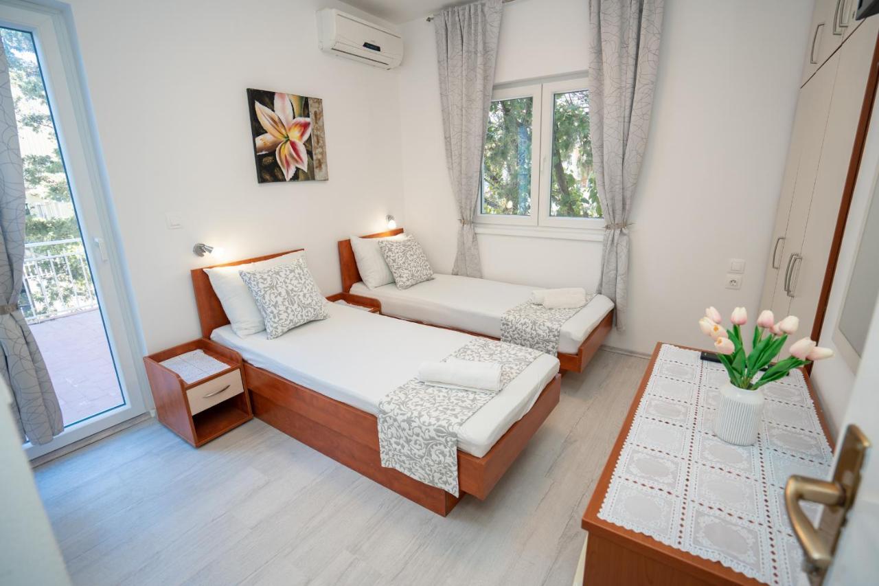 Rooms Magnolia With Pool Novalja Exterior foto