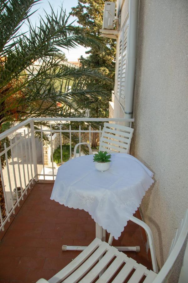 Rooms Magnolia With Pool Novalja Exterior foto
