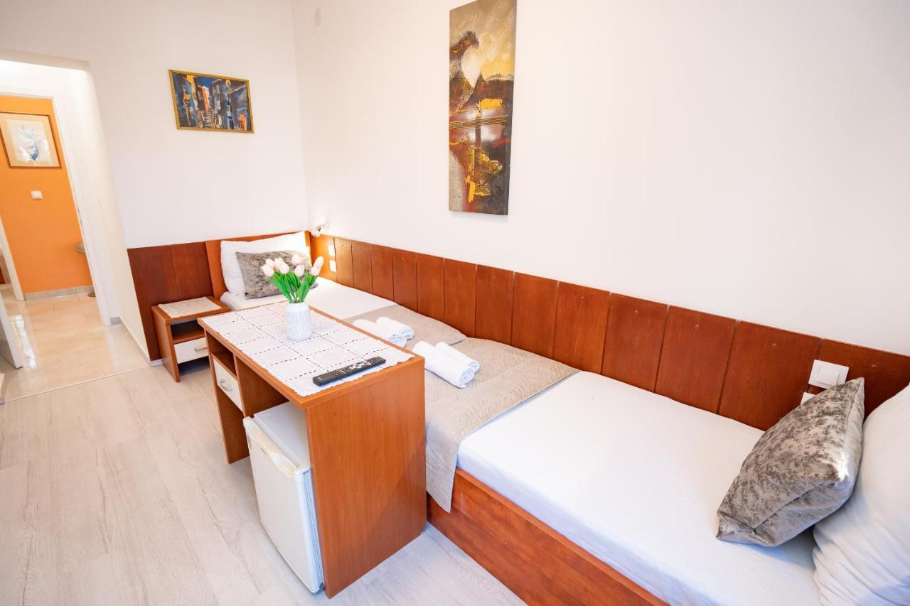 Rooms Magnolia With Pool Novalja Exterior foto