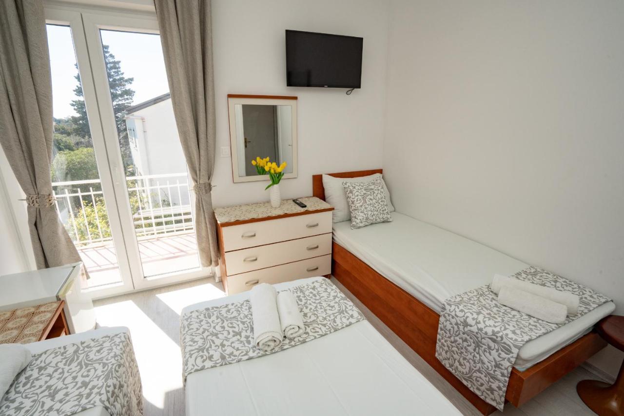 Rooms Magnolia With Pool Novalja Exterior foto