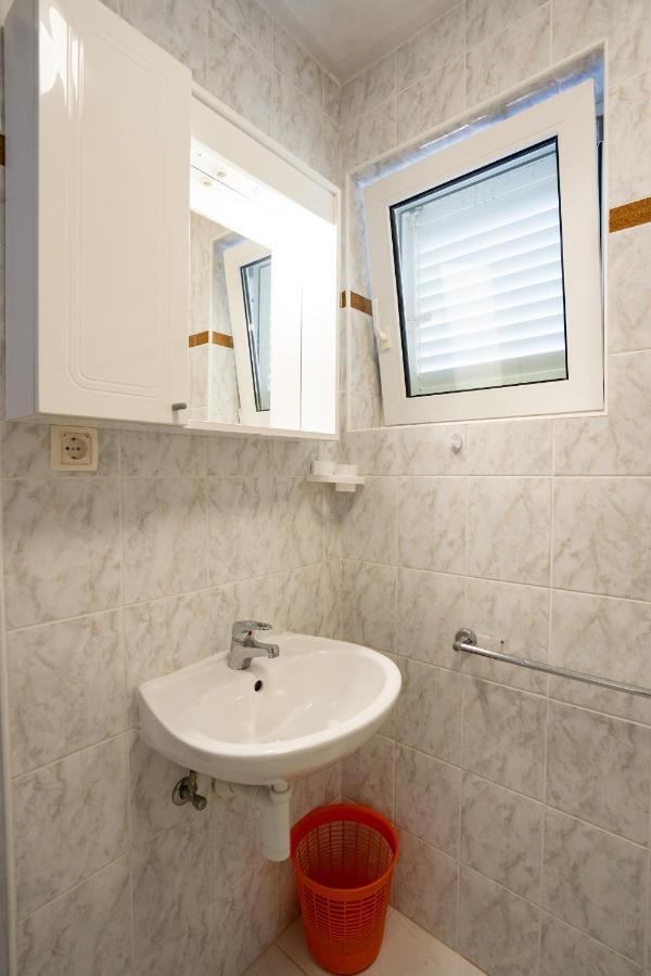 Rooms Magnolia With Pool Novalja Exterior foto